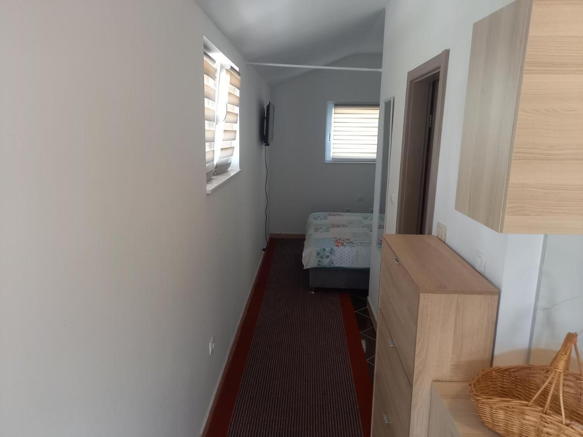 Studio Apartman Sutic Kastel Novi ภายนอก รูปภาพ