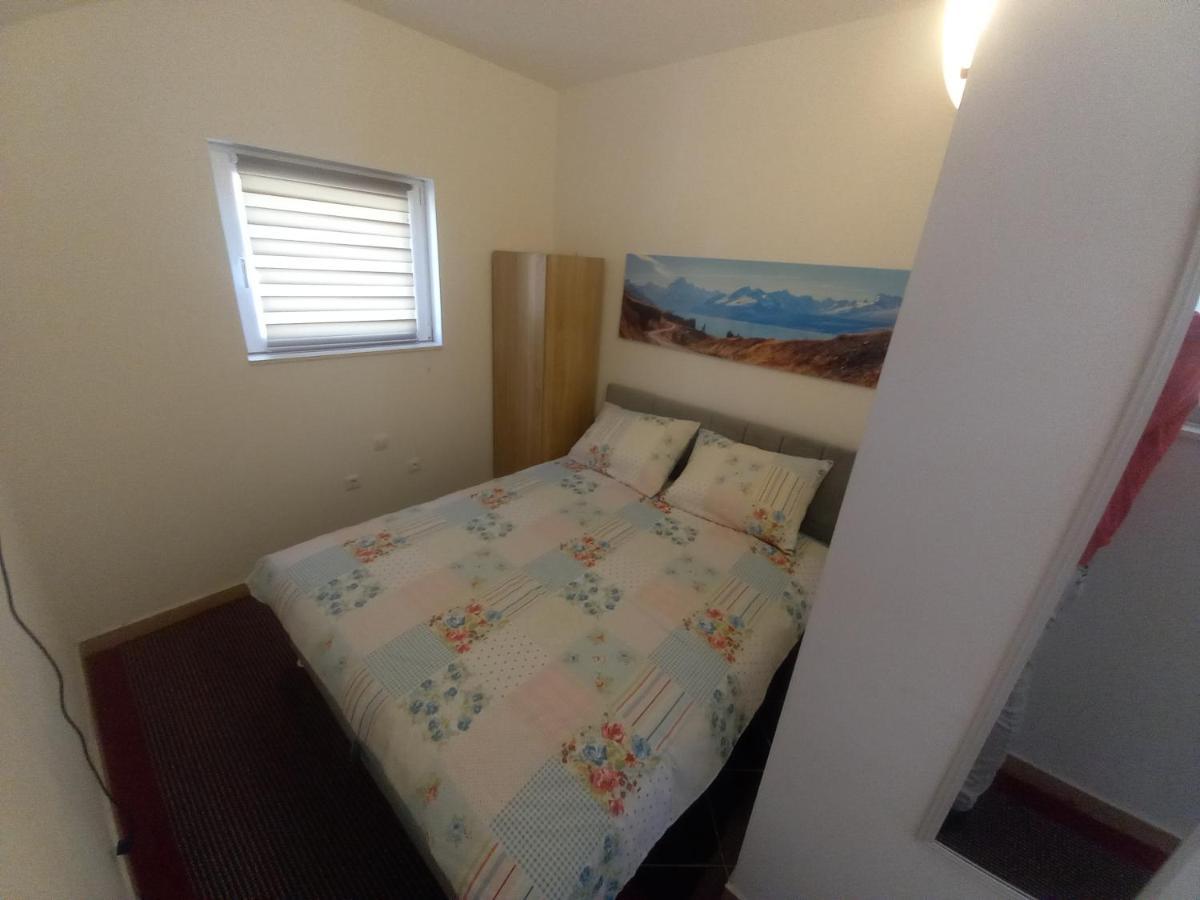 Studio Apartman Sutic Kastel Novi ภายนอก รูปภาพ